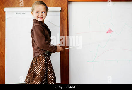 Mädchen spielen bis Lehrer gewachsen Stockfoto