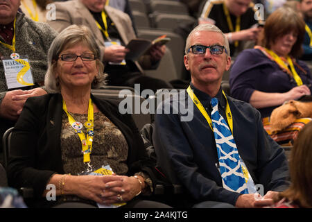 Aberdeen, Großbritannien. 15 Okt, 2019. Aberdeen, 15. Oktober 2019. Im Bild: die Delegierten, bei Scottish National Party (SNP) Nationale Konferenz gesehen, bei der Veranstaltung komplexe Aberdeen (teca). Credit: Colin Fisher/Alamy leben Nachrichten Stockfoto