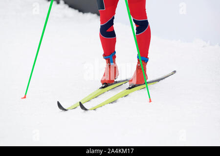 Person auf Skiern Stockfoto