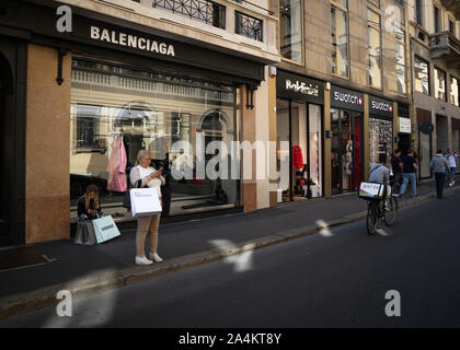 Mailand, Italien - 21 September 2019: Balenciaga Stores in Mailand. Via Montenapoleone. Fashion Week shopping Stockfoto