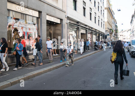Mailand, Italien - 21 September 2019: Montenapoleone Straße in Mailand. Fashion Week shopping Stockfoto