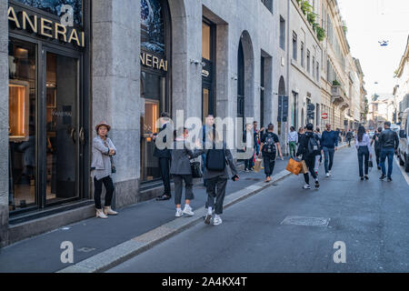 Mailand, Italien - 21 September 2019: Montenapoleone Straße in Mailand. Fashion Week shopping Stockfoto