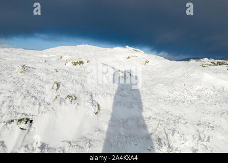 Schatten des 'Prillarguri' mythischen historischen weiblichen Helden spielen Locken. Kvam im Gudbrandstal, Norwegen. Stockfoto
