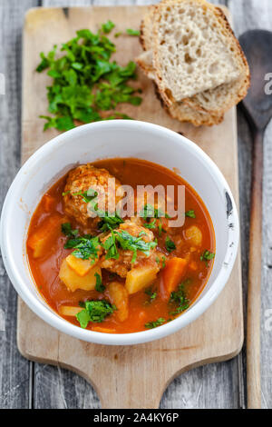 Marokkanischen Suppe mit Fleischbällchen - Hausgemacht und lecker Stockfoto