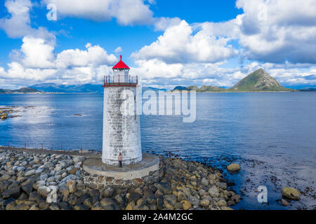 Luftbild von Godoya Hogsteinen Leuchtturm, Insel, Alesund, Mehr og Romsdal County, Norwegen Stockfoto