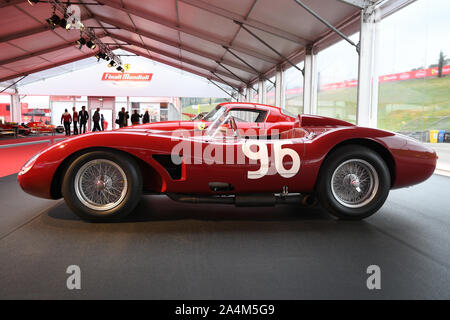 MUGELLO, IT, Oktober 2017: Vintage Ferrari 500 TRC 1957 in Paddock Show von Ferrari Jubiläum 1947-2017 in Mugello. Stockfoto