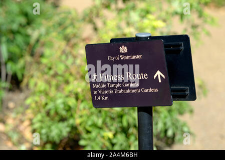 London, England, UK. Fitness Route anmelden Middle Temple Gardens, Westminster Stockfoto