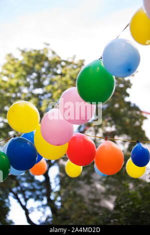 Luftballons im Hinterhof in Oslo, Norwegen Stockfoto