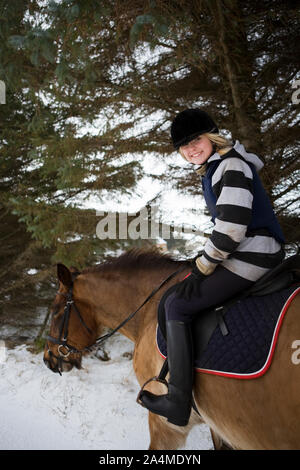 Mädchen reiten in Vigra Stockfoto