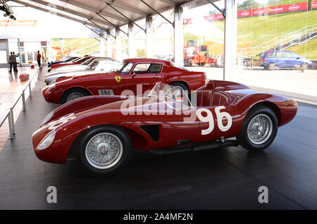 MUGELLO, IT, Oktober 2017: Vintage Ferrari 500 TRC 1957 in Paddock Show von Ferrari Jubiläum 1947-2017 in Mugello Stockfoto