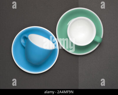 Cups auf grauem Hintergrund Stockfoto