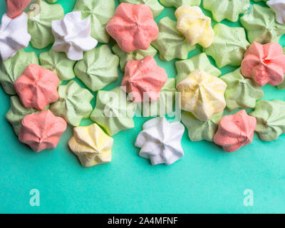 Grün Pastell wenig Merengue. in mint Farbe Hintergrund der Ansicht von oben. Stockfoto