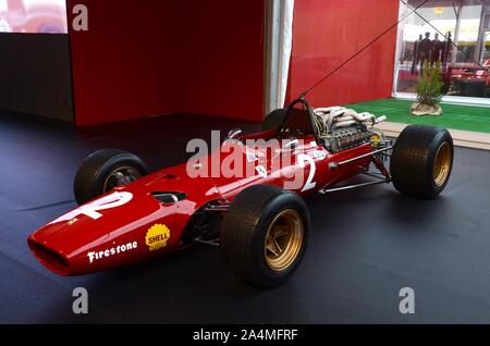 MUGELLO, IT, Oktober 2017: Vintage Ferrari F1 312 1967 von Lorenzo Bandini und Chris Amon in der Paddock Show von Ferrari Jubiläum 1947-2017 in Mugello Stockfoto