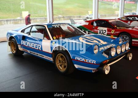 MUGELLO, IT, Oktober 2017: Vintage FERRARI 308 PIONEER TOUR DE FRANCE 1982 Alen - biche bei Paddock Show von Ferrari Jubiläum 1947-2017 Stockfoto