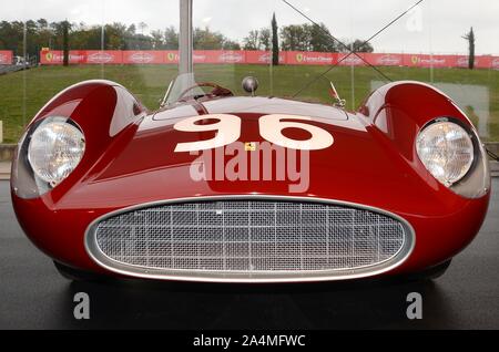 MUGELLO, IT, Oktober 2017: Vintage Ferrari 500 TRC 1957 in Paddock Show von Ferrari Jubiläum 1947-2017 in Mugello Stockfoto