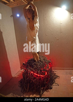 Eine Anzeige im Museum der Inquisition in Carcassonne Stockfoto