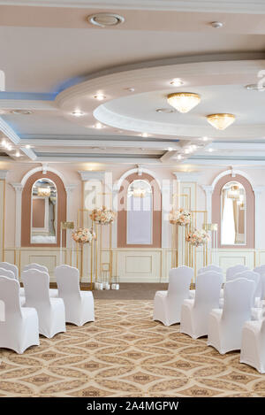 Modischen Dekor für eine klassische Hochzeit in der feierlichen Hall der teures Hotel Stockfoto