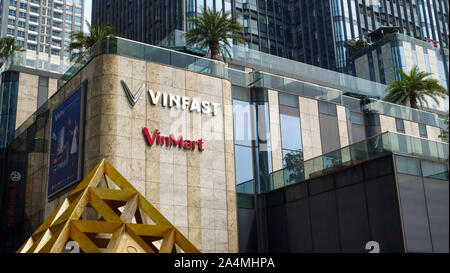 Ho Chi Minh, Vietnam - am 26. September 2019: Landmark 81 ist ein super Hohes höchsten Wolkenkratzer mit vinfast, vinmart Logo im Bezirk 2. Die Entwickler für Stockfoto