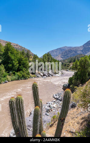 Chile, Cajon del Maipo. Der maipo River in der Nähe von San José de Maipo, Maipo Canyon, Anden, Chile, Südamerika Stockfoto