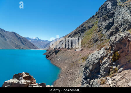 Chile, Anden. Der Stausee el Jao (El Jao Dam), Anden, Santiago Metropolitan Region, Chile, Südamerika Stockfoto