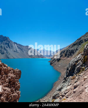 Chile, Anden. Der Stausee el Jao (El Jao Dam), Anden, Santiago Metropolitan Region, Chile, Südamerika Stockfoto