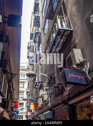 Fußgängerzone Gasse von Boutiquen, Bars, Cafes, Restaurants und Bistros in Mitte Place Melbourne Victoria Australien Schmal Stockfoto