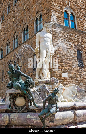 Der Neptunbrunnen auf der Piazza della Signoria in Florenz, Italien. Stockfoto