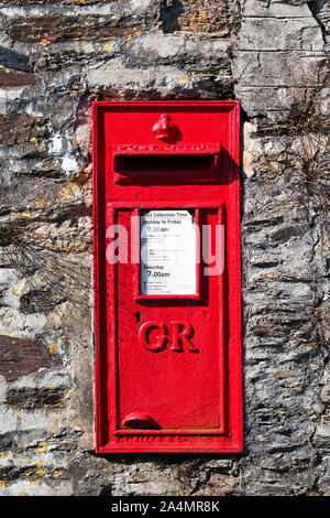 Klassische rote post Englisch british Office mail box Stockfoto