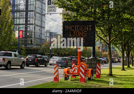 Vancouver, Kanada - 15. September 2019: Vorfall Lions Gate Bridge unterzeichnen, großen Stau auf West Georgia Street, weil der Vorfall Stockfoto