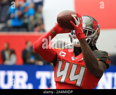 LONDON, ENGLAND - 13. OKTOBER 2019: Dare Ogunbowale #44 läuft - zurück von der Tampa Bucht das NFL Spiel zwischen Carolina Panthers und Tampa Bay Buccaneers an der Tottenham Stadion in London, Vereinigtes Königreich. Stockfoto