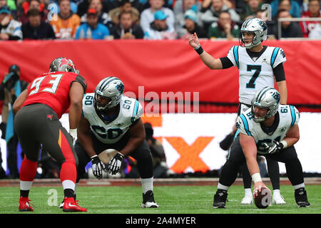 Kyle Allen #7 Quarterback der Carolina Panthers spielen leitet während der NFL Spiel zwischen Carolina Panthers und Tampa Bay Buccaneers an der Tottenham Stadion in London, Vereinigtes Königreich. Am 13. Oktober 2019 Stockfoto