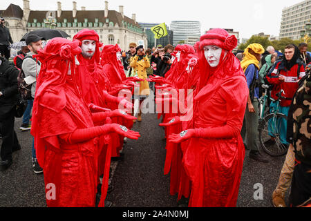 London, Großbritannien, 07. Oktober 2019. Red Rebel Brigade, Extinction Rebellion Protest in Central London. Kredit: Waldemar-Sikora Stockfoto