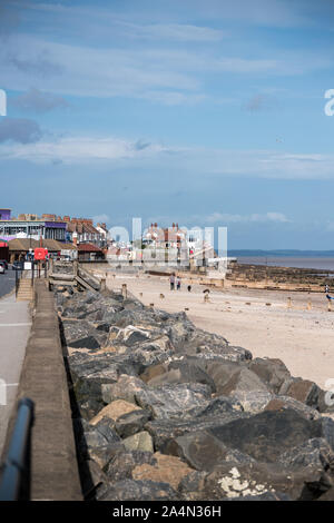 Ein Blick auf das Meer und Meer Verteidigung entlang Hornsea Strand im East Riding von Yorkshire, England, Großbritannien Stockfoto