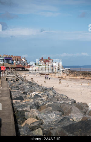 Ein Blick auf das Meer und Meer Verteidigung entlang Hornsea Strand im East Riding von Yorkshire, England, Großbritannien Stockfoto