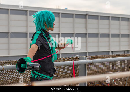 Rom, Italien, 5. April 2019, Comic und Cosplayer Veranstaltung namens 'Romix'. Medium Schüsse eines jungen homosexuellen Mann in japanischen Outfits. Hard Core Fans. Stockfoto