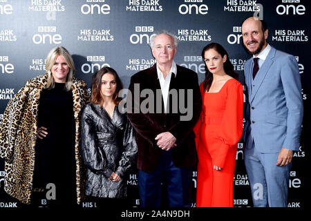 (Nach rechts) Jane Tranter, Dafne Scharf, Philip Pullman, Ruth Wilson und Jack Thorne die Teilnahme an der Premiere seines dunklen Materialien am BFI Southbank, London statt. Stockfoto