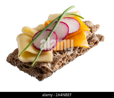 Radieschen und Käse auf Wasa Brot Stockfoto