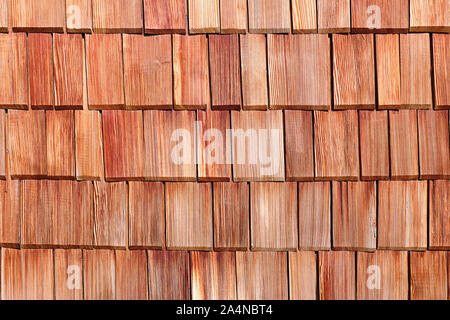 Hintergrund von einem traditionellen Wand aus Holzschindeln, in Bayern gesehen, Deutschland Stockfoto