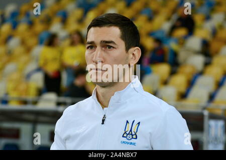 Kiew, Ukraine. 14 Okt, 2019. Kiew, Ukraine - Oktober 14, 2019: in der Ukraine Taras Stepanenko während der Euro qualifizierenden Fußballspiel zwischen der Ukraine und Portugal im Olympischen Stadion in Kiew (Foto von Aleksandr Gusew/Pacific Press) Quelle: Pacific Press Agency/Alamy leben Nachrichten Stockfoto