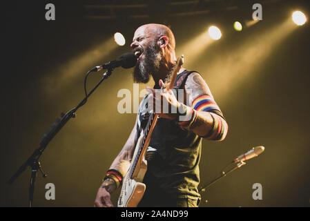 Mailand, Italien. 14 Okt, 2019. FABRIQUE, Milano, Italien - 2019/10/14: John Dyer Baizley der amerikanischen Band Baroness live auf der Bühne Fabrique, Öffnung für Volbeat (Foto von Alessandro Bosio/Pacific Press) Quelle: Pacific Press Agency/Alamy leben Nachrichten Stockfoto