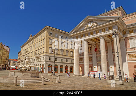 Die ehemalige Tempel - wie Triest Börse (jetzt der Triester Handelskammer) in der Piazza della Borsa, Triest, Italien. Stockfoto