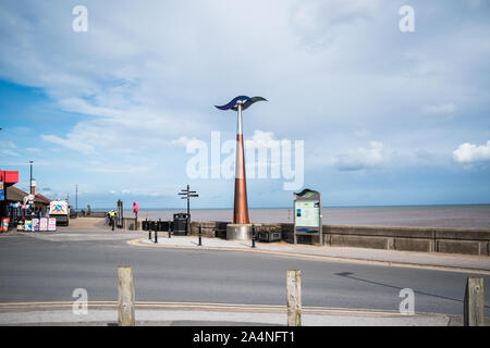 Ein Blick auf die Start Ziel Wahrzeichen an der Küste Hornsea für die Trans Pennine von Küste zu Küste Spur über Nordengland läuft Stockfoto