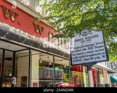 Jimmie Rodgers Plaque und historischen Woolworth Store jetzt Woolworth Spaziergang eine Kunst und Handwerk Galerie in der Innenstadt von Asheville North Carolina Stockfoto