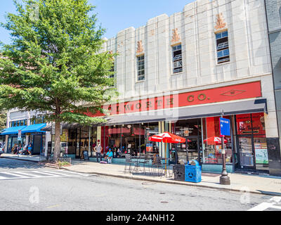 Die Außenseite des historischen Woolworth Store jetzt Woolworth Spaziergang eine Kunst und Handwerk Galerie in der Innenstadt von Asheville North Carolina Stockfoto