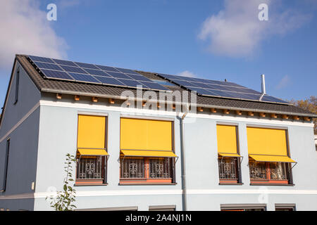 Haus der EnergiePlusSiedlung in Dortmund, am See Phoenix, Energie Plus Haus, produziert mehr Energie als es verbraucht sich, Förderprogramm Stockfoto