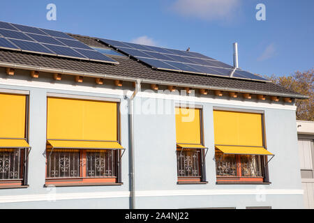 Haus der EnergiePlusSiedlung in Dortmund, am See Phoenix, Energie Plus Haus, produziert mehr Energie als es verbraucht sich, Förderprogramm Stockfoto