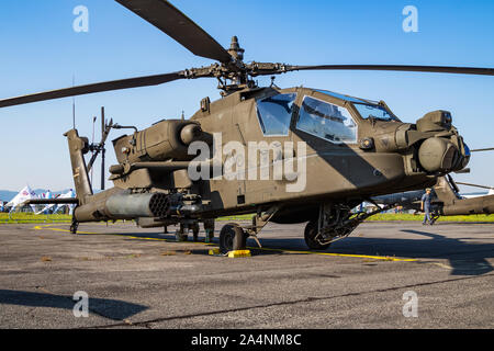 Sliac/Slowakei - August 3, 2019: United States US Army E Boeing AH-64 Apache Guardian 17-03147 Kampfhubschrauber Static Display am SIAF slowakischen Intern Stockfoto