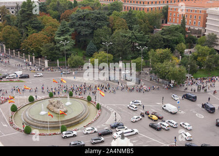 Masse der Demonstranten marschieren in Madrid, Spanien Stockfoto