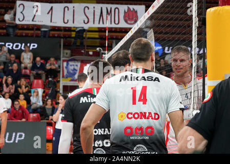 Sir Sicherheit conad Perugia prepartita während der italienischen Volleyball Test Match Sir Sicherheit vs Consar Conad Perugia Ravenna, Perugia, Italien, 13. Okt. 2019, Vol. Stockfoto