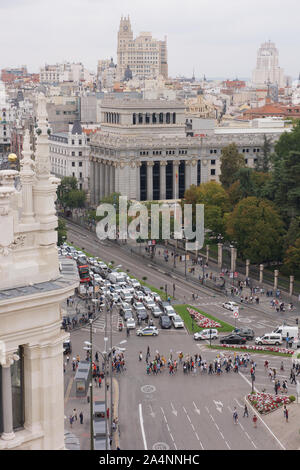 Masse der Demonstranten marschieren in Madrid, Spanien Stockfoto